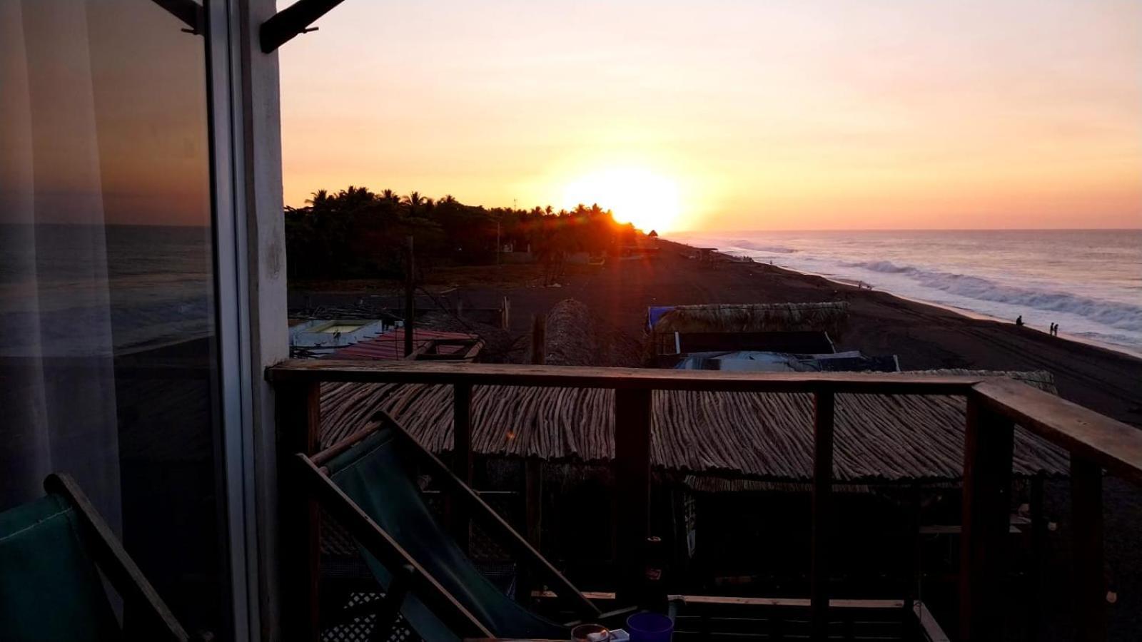 Black Sand Beachhouse Monterrico Exterior photo